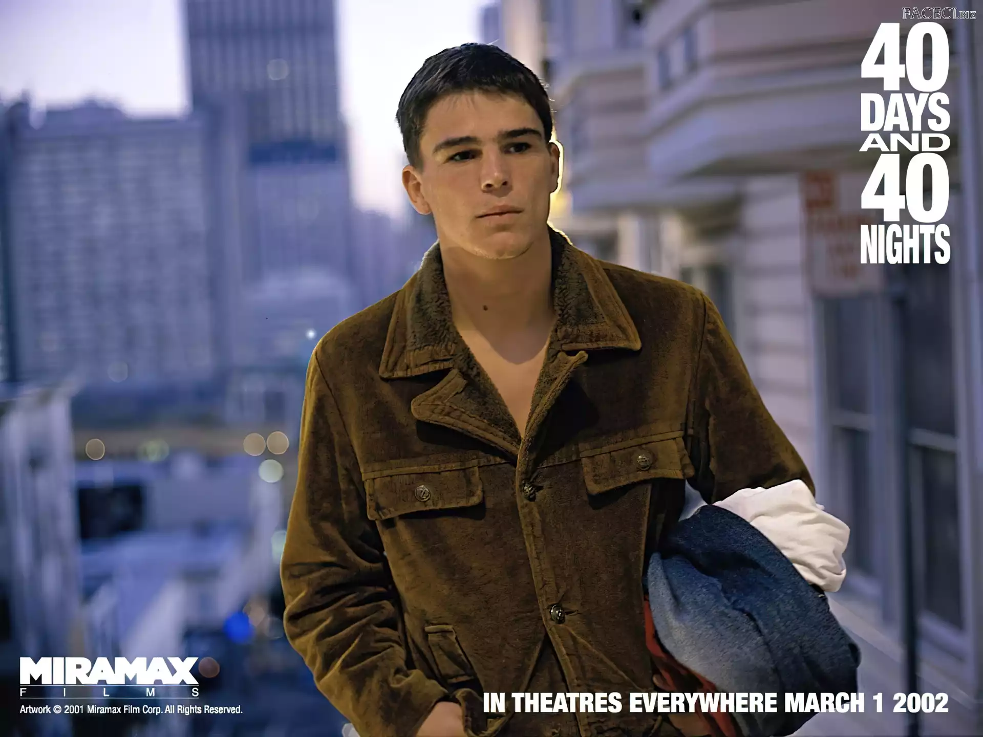 Josh Hartnett, brązowa kurtka